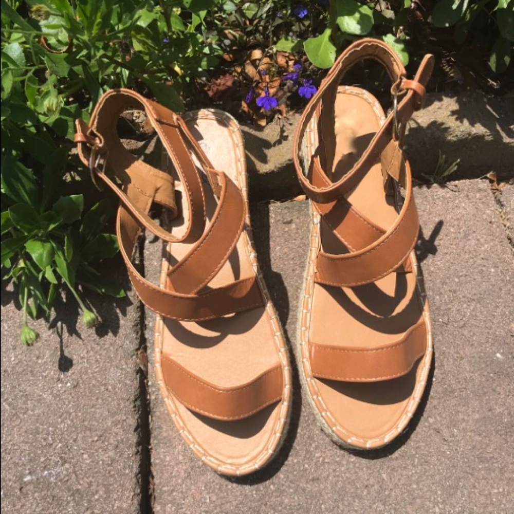 New tan strappy flat espadrilles - Picture 10 of 13